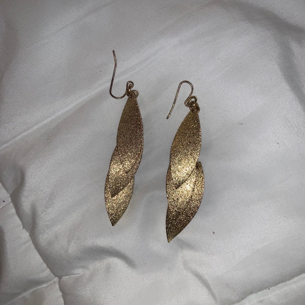 Dangle gold sparkle earrings